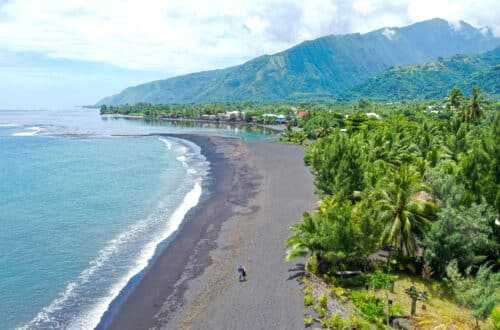 Black sand beach, Tahiti, Französisch Polynesien