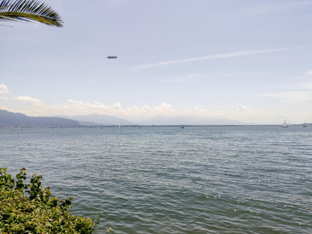 Zeppellin über der Insel Lindau, Lindau Sehenswürdigkeiten, Urlaub am Bodensee
