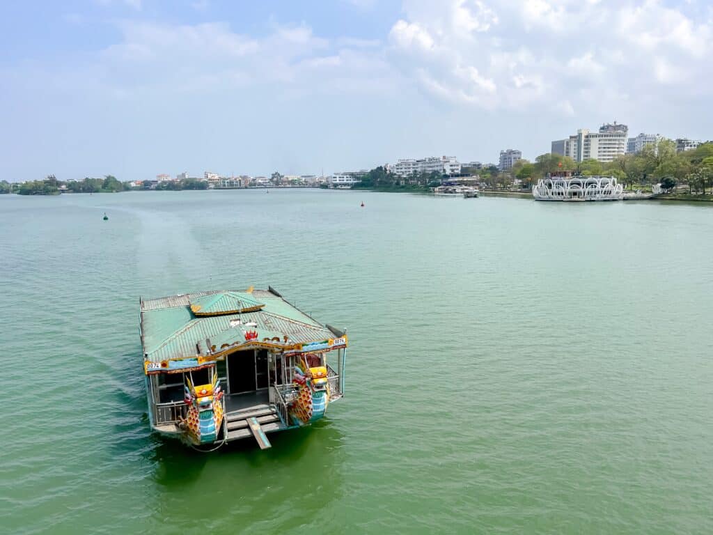 Hue Sehenswürdigkeiten, Vietnam, Drachenboot