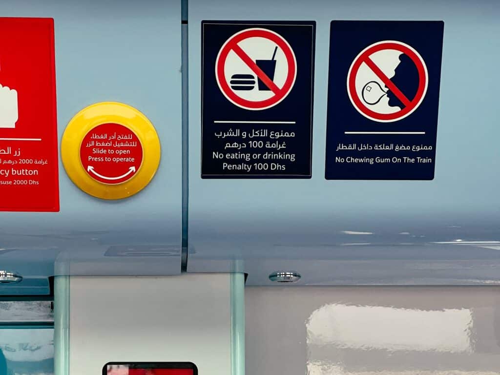 Dubai Metro fahren, Verbotsschilder, Vereinigte Arabische Emirate