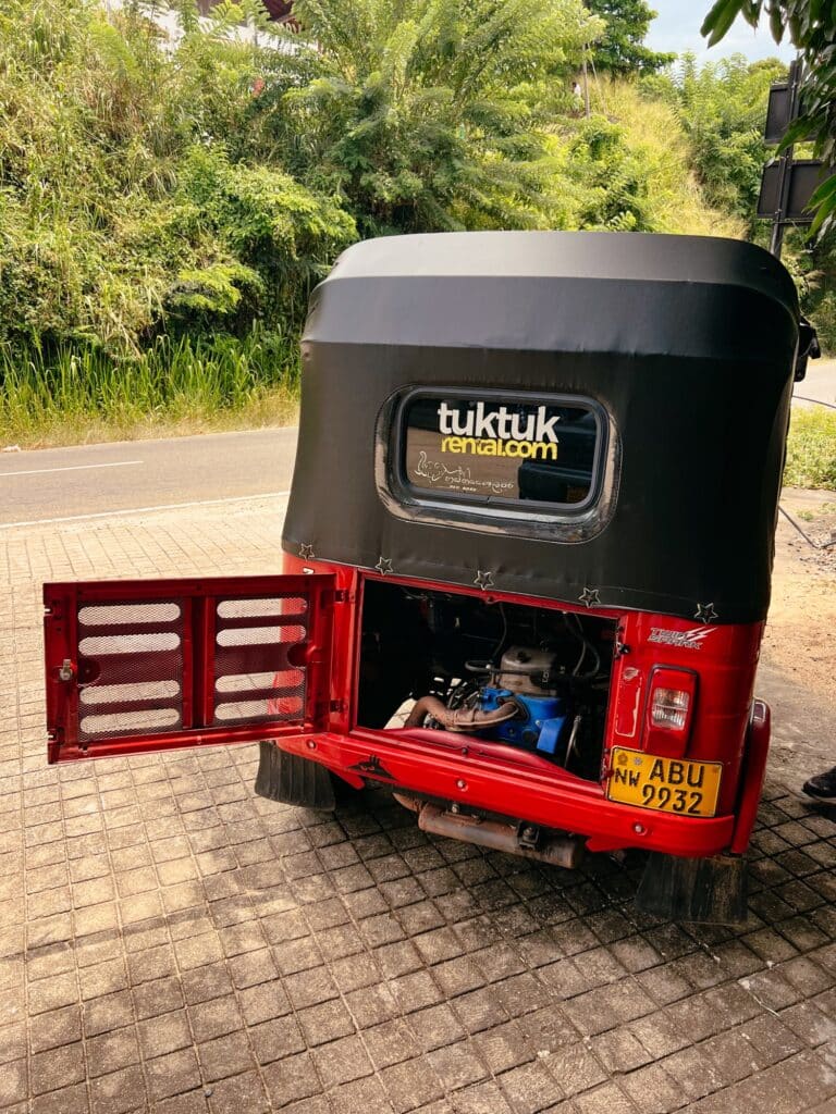 Tuk Tuk Fahren in Sri Lanka