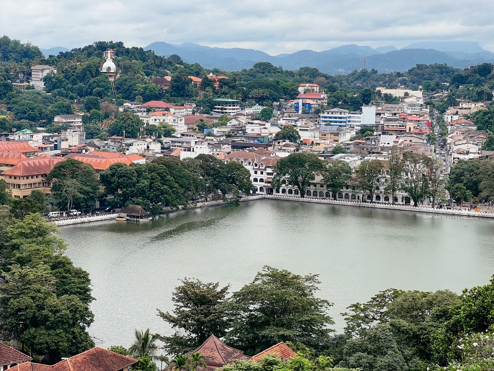 Kandy in Sri Lanka: 12 Kandy Sehenswürdigkeiten & Reisetipps