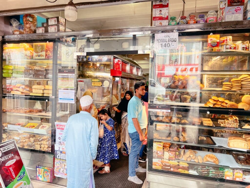 Bäckerei, Unterwegs auf den Straßen in Nuwara Eliya in Sri Lanka