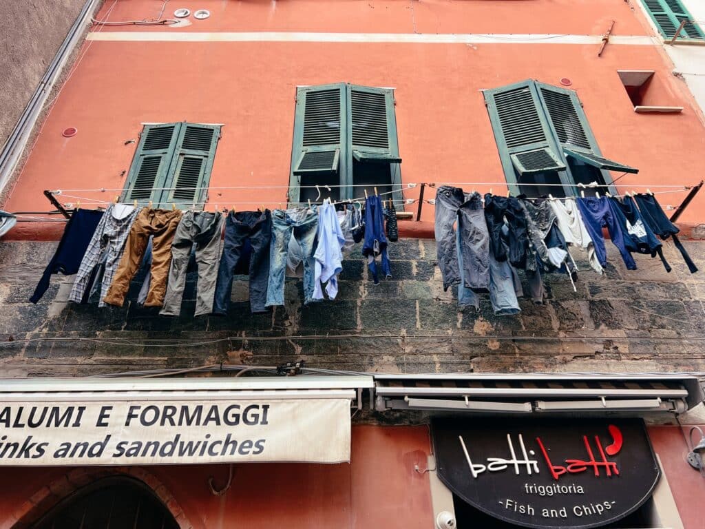 Die malerischen Gassen von Vernazza, Vernazza Sehenswürdigkeiten, Cinque Terre, Italien, Europa