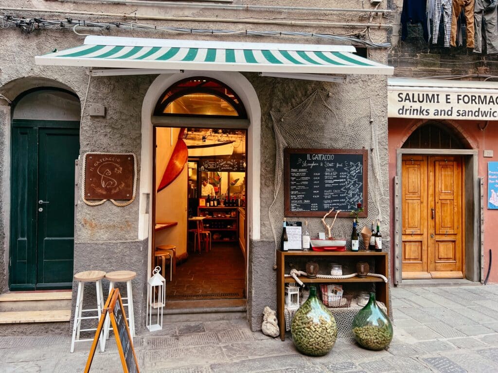 Die malerischen Gassen von Vernazza, Vernazza Sehenswürdigkeiten, Cinque Terre, Italien, Europa