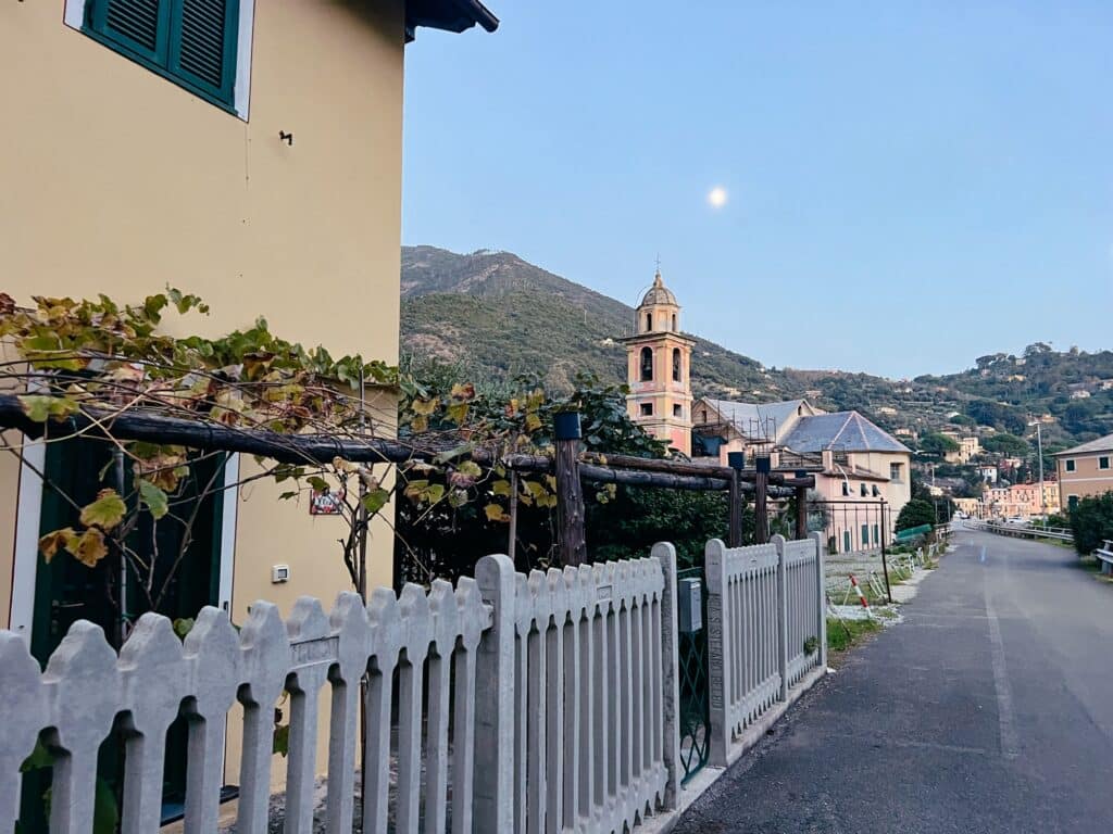 Framura nach Bonassola Eisenbahntunnel, Cinque Terre Geheimtipps, Italien