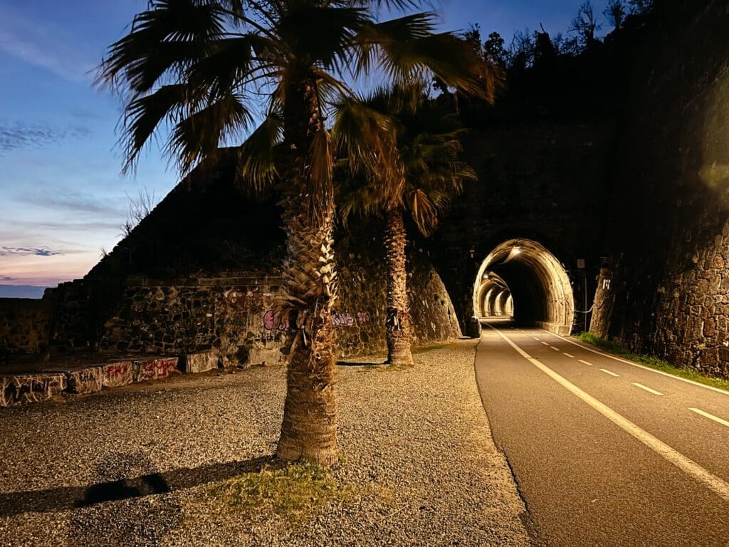 Bonassola Eisenbahntunnel, Cinque Terre, Italien