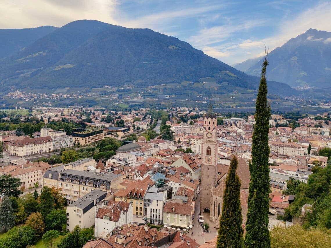 Aussicht auf die Meraner Altstadt vom Pulverturm, Meran Sehenswürdigkeiten, Südtirol