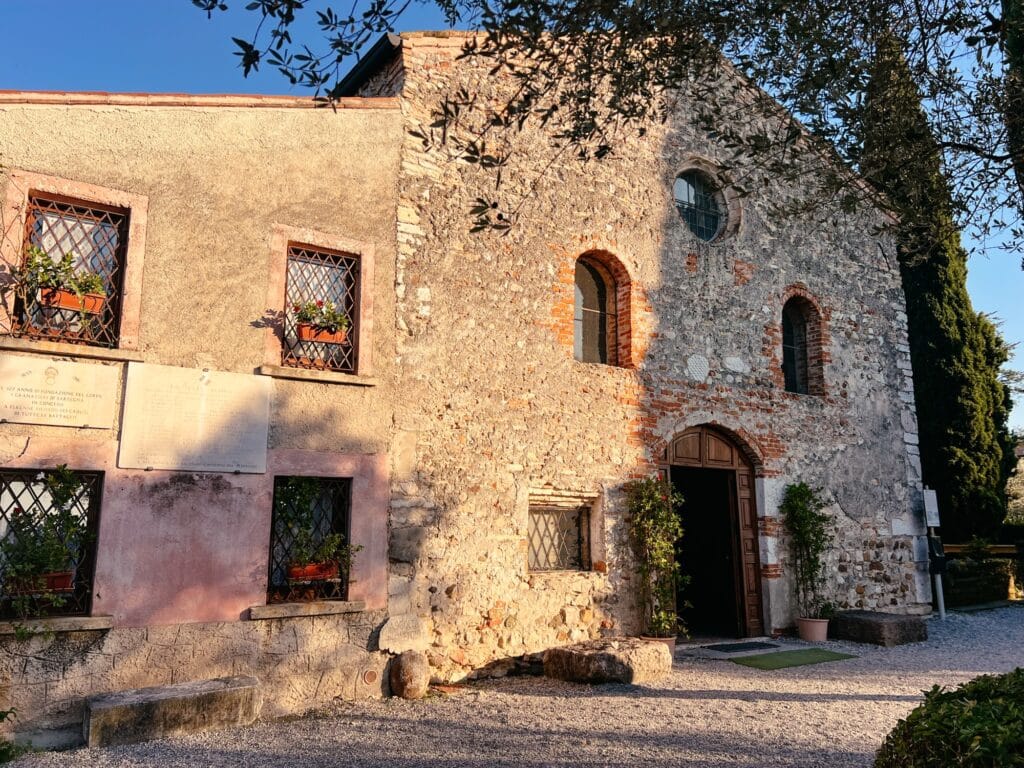 Kirche San Pietro in Mavino, Sirmione Sehenswürdigkeiten, Gardasee, Italien