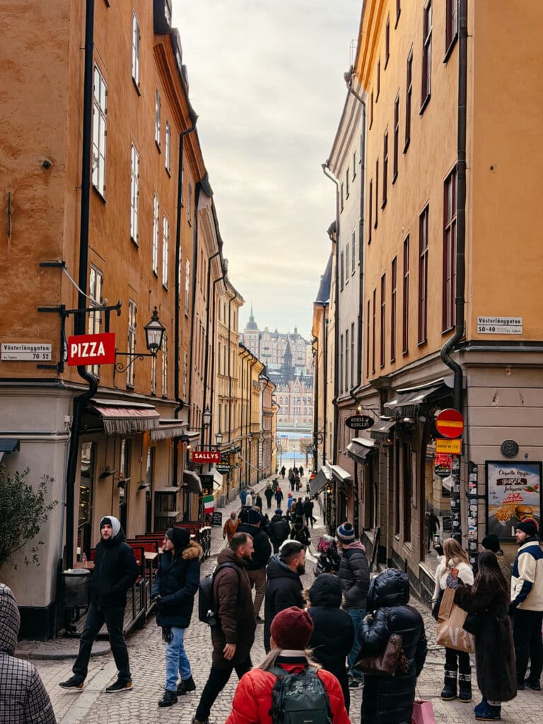 Gasse in der Altstadt Gamla Stan, Stockholm, Schweden
