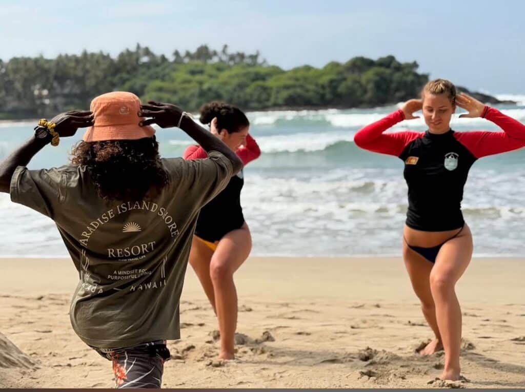 Surfen in Hiriketiya, Sri Lanka mit Ocean & Om