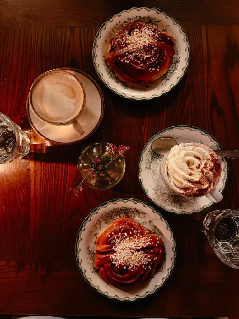 schwedische Fika im Fika & Wine Gamla Stan, Stockholm, Schweden