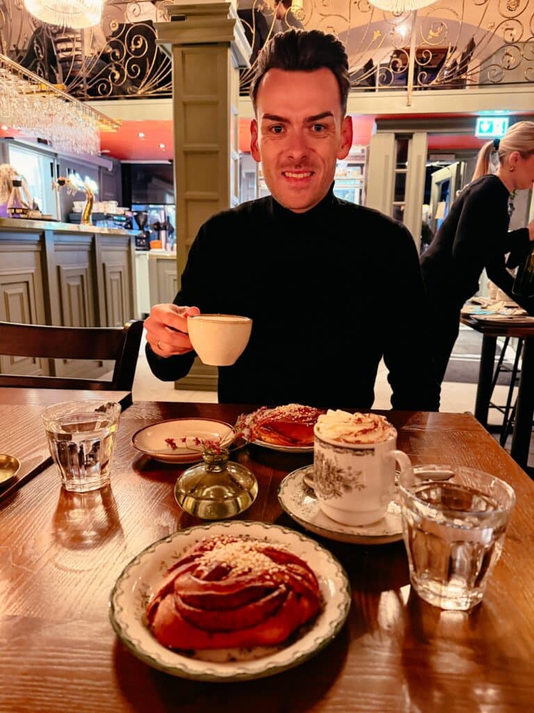 schwedische Fika im Fika & Wine Gamla Stan, Stockholm, Schweden