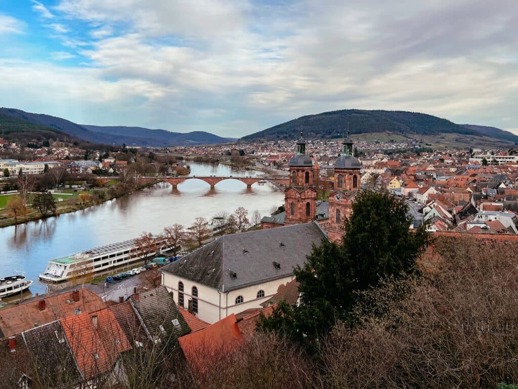 Ausblick von der Mildenburg auf den Main und die historische Altstadt von Miltenberg am Main, Miltenberg Sehenswürdigkeiten