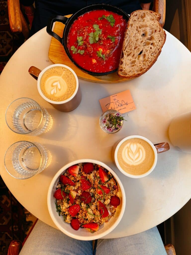 Frühstücken im CO-OP Layday, Lissabon, Portugal