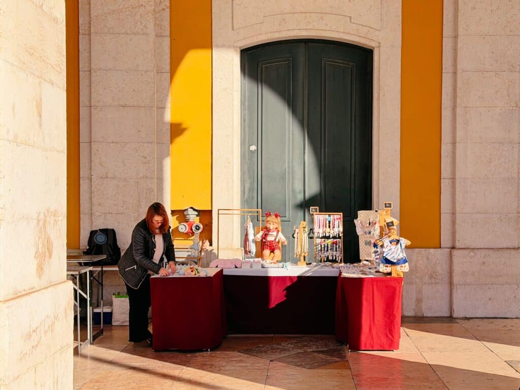 Praça do Comércio am Sonntagmorgen in Lissabon, Portugal