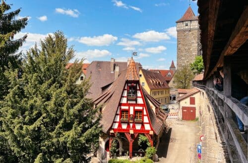 Gerlachschmiede mit Blick vom Turmweg, einem der Highlights in Rothenburg ob der Tauber, Deutschland