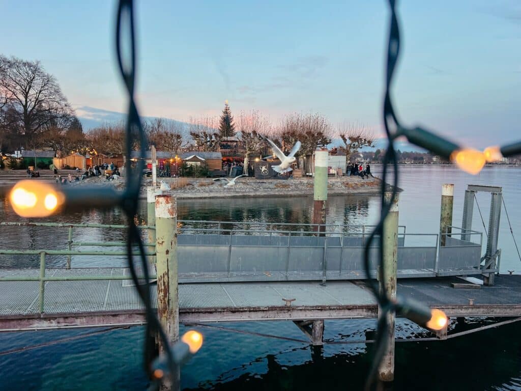 Weihnachtsmarkt im Stadtgarten von Konstanz am Bodensee