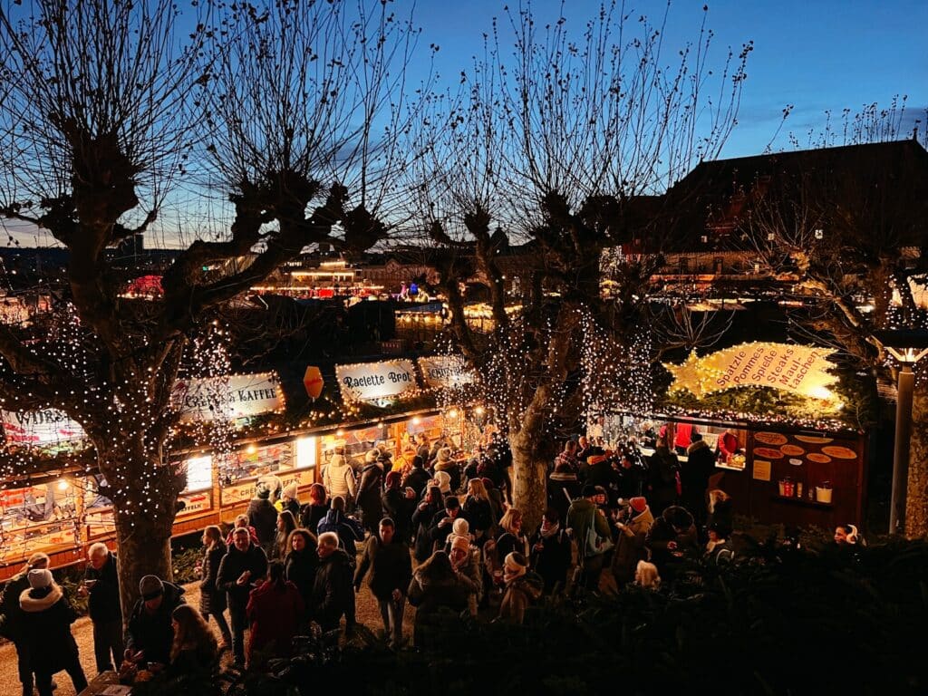 Weihnachtsmarkt im Stadtgarten von Konstanz am Bodensee