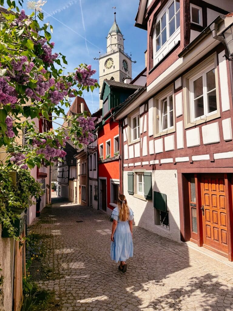 Spaziergang durch die Altstadt von Überlingen am Bodensee, unterwegs in der Luziengasse