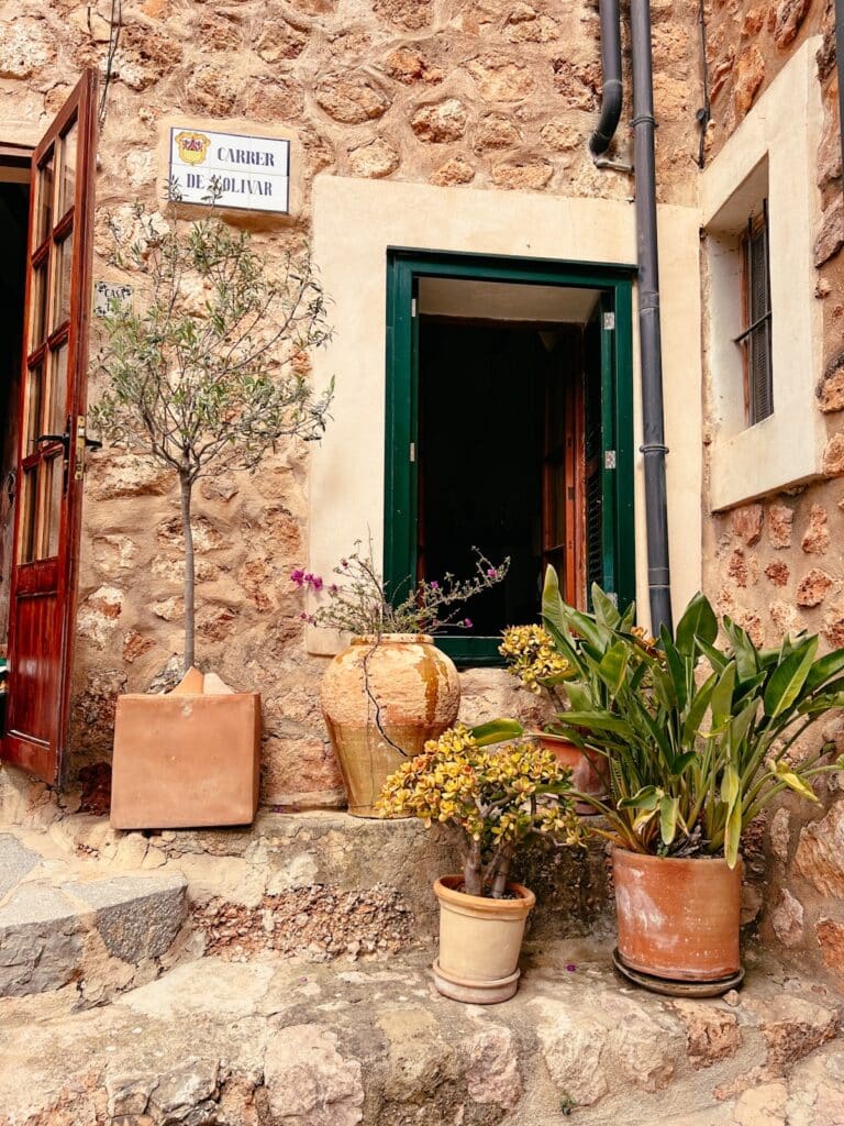 Unterwegs in der Altstadt von Fornalutx Mallorca