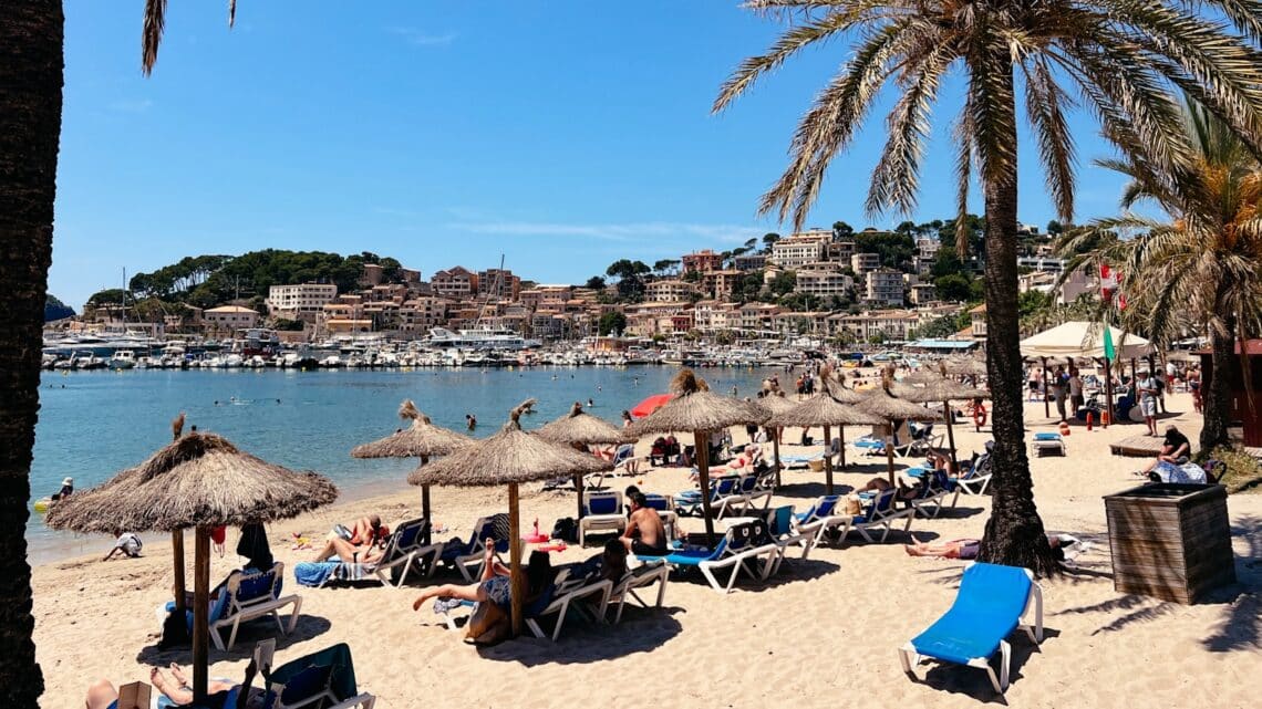 Strand von Port de Sóller auf Mallorca