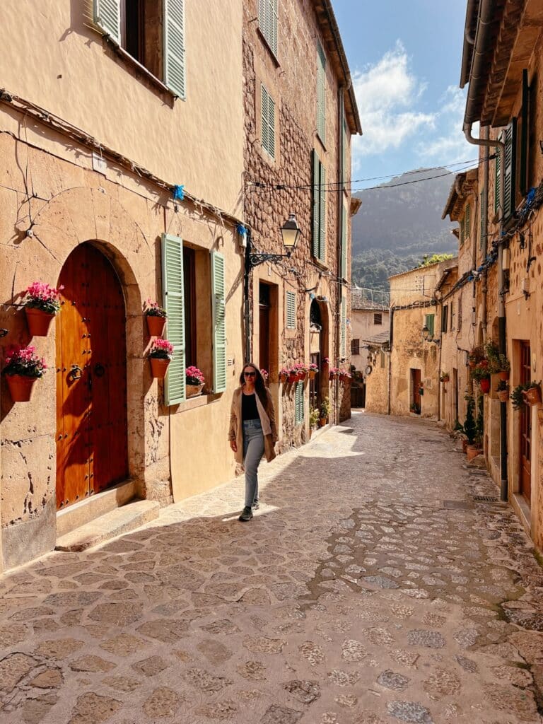 Unterwegs in den Gassen von Valldemossa, Mallorca
