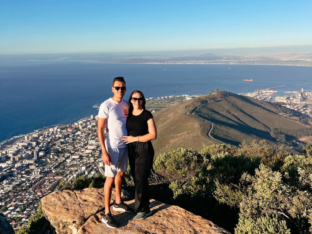 Blick vom Lion's Head auf den Signal Hill in Kapstadt, Südafrika