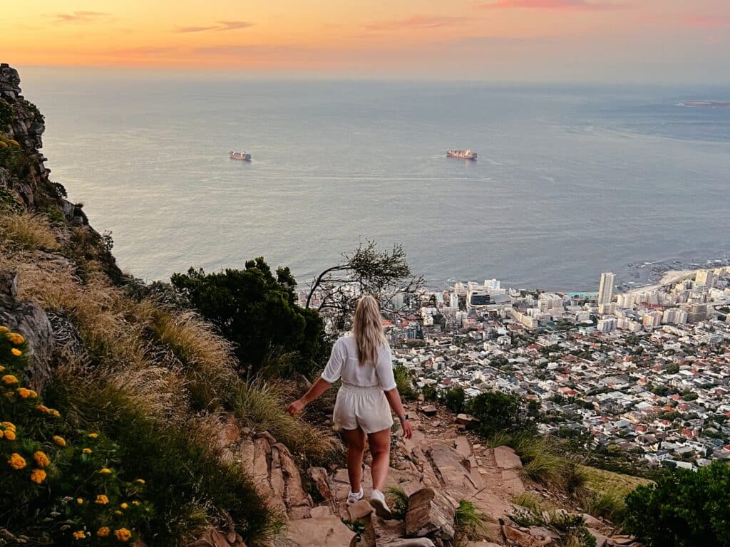 Ausblick auf Kapstadt und den Atlantik von der Lion's Head Wanderung, Südafrika
