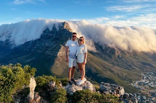 Blick auf den Tafelberg in Kapstadt vom Lion's Head, Südafrika